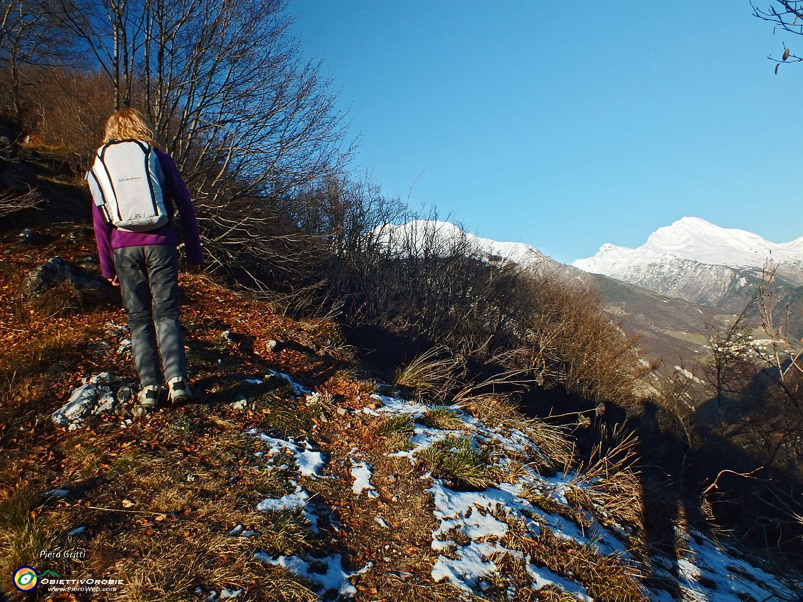 09 Si apre la vista verso  l'Arera ed il Menna.JPG